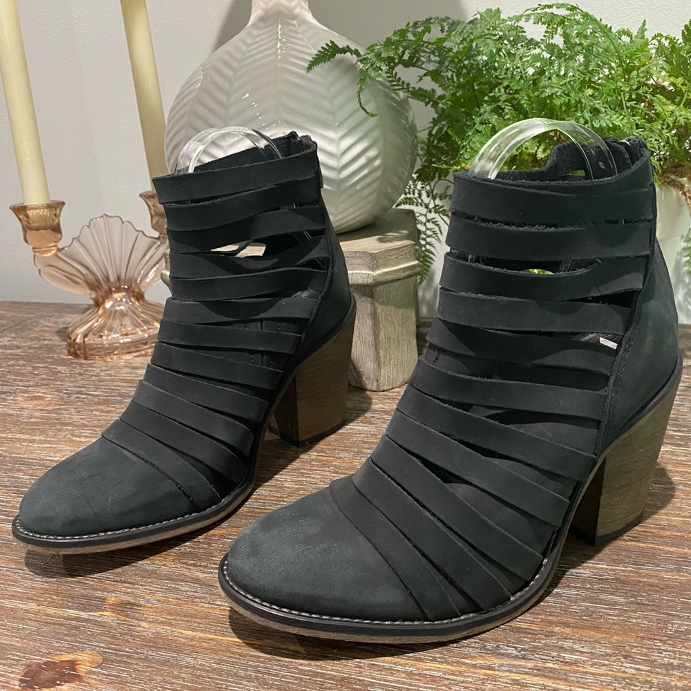 FREE PEOPLE Hybrid Strappy Leather Block Heel Ankle Boots Bootie 37 US7 Black - Picture 6 of 15